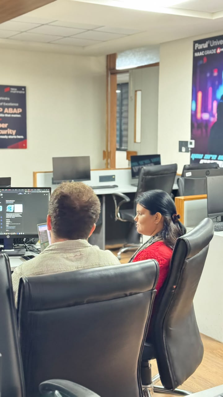 Antoine Conter en stage cybersécurité à Parul University, Inde